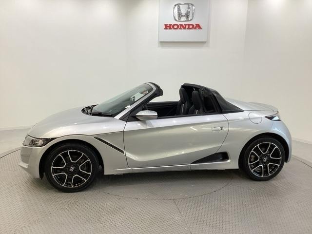 分割払いをご希望の方には当店扱いの『ホンダファイナンス』が便利です。通常クレジットだけでなく、最終支払い額を設定し月々の支払いを抑える『中古車据置クレジット』もございます。