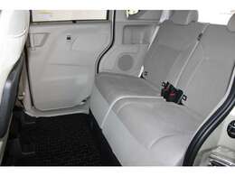 高いルーフで開放感タップリ！後席もスライド＆リクライニングできます！