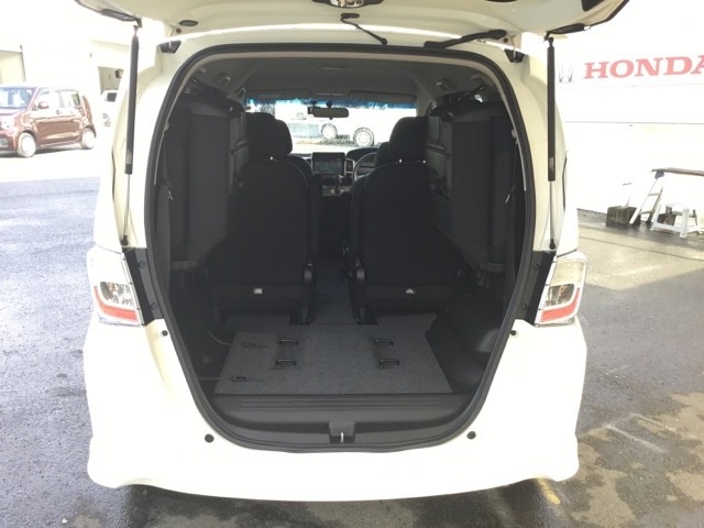 3列目シートをはね上げれば、荷室容量倍増！