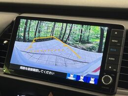 【バックカメラ】駐車時に後方がリアルタイム映像で確認できます。大型商業施設や立体駐車場での駐車時や、夜間のバック時に大活躍！運転スキルに関わらず、今や必須となった装備のひとつです！