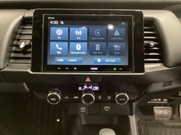 スマホとつなげば地図アプリでナビとして使えるGathersディスプレイオーディオです。Bluetoothオーディオ機能もありますので、スマートフォンなどの音楽も再生できます。