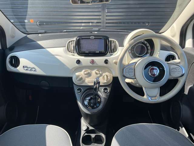 LIBERALAは、輸入車選びの新たなスタイルを提案するインポート・セレクト・ブランドです。オーナー様となる方がクルマから直接感じる感性を第一にした、最良の一台との出会いをコーディネートいたします。