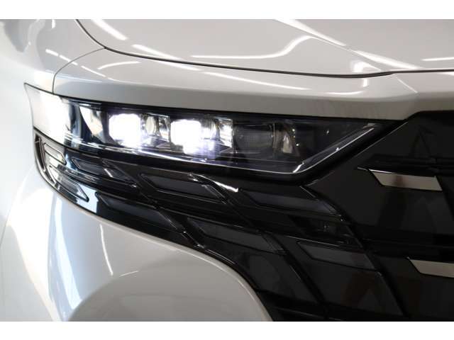 3眼LEDヘッドライト＆シーケンシャルウィンカー　LEDフォグライト