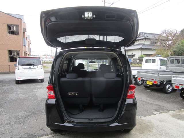 内装もすべてクリーニングいたします。できる限りきれいな状態で気持ち良く乗っていただけるよう、努力しております。