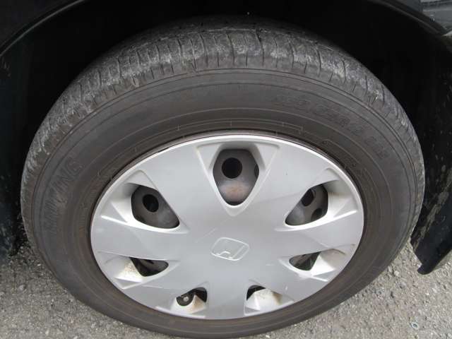 荷室も沢山荷物が入ります　空間の確保を考えるのは全メーカー同様の考えのようです。後部座席のアレンジもあるため、多彩な使い方が出来ます。一度現車にてご確認ください