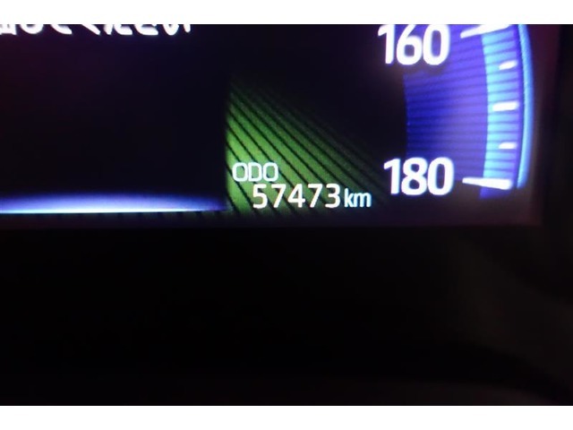 撮影時の走行距離は約5.7万kmです。安心のロングラン保証付きです。