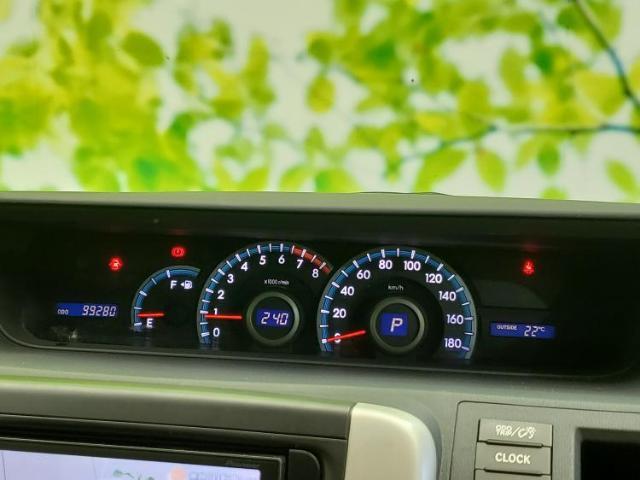 WECARSの展示場では実際に見て、触ってお車をお選びいただけます！知識の豊富な営業スタッフが様々なカーライフをご提案いたします！