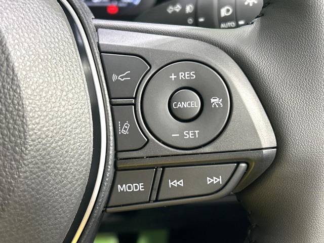 【レーダークルーズコントロール】高速道路での長距離走行が楽に！！自動で速度を保つクルーズコントロールが、衝突軽減システムと連携し、前方の車両を感知して車間を保つように速度調節してくれます！！