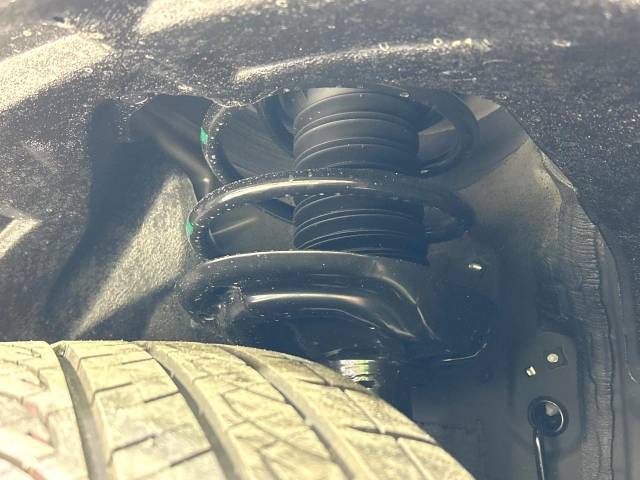 お車を安心してお乗りいただく為には、足回りの定期点検が欠かせません。サービスサポート（有償保証）では無料点検もご提供しており、安心のカーライフをお過ごしいただけるサポート体制が整っています。