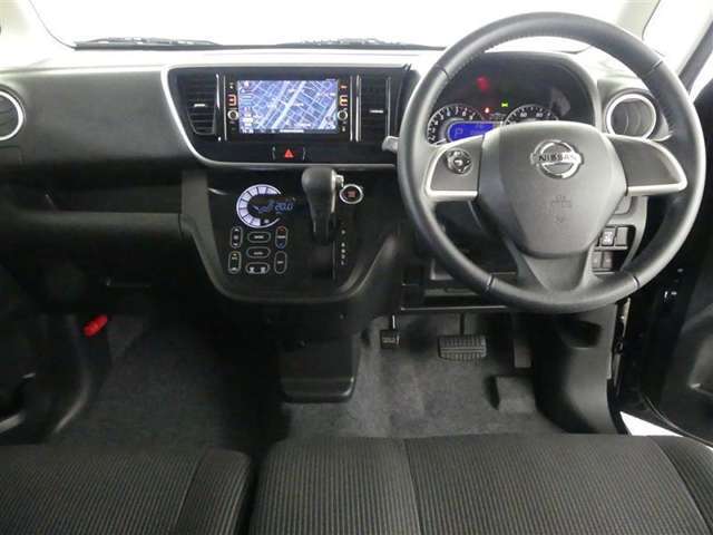 見通しのよいすっきりとした視界で、誰でも運転しやすいです。運転のしやすさは疲れにくさにも繋がりますよ♪