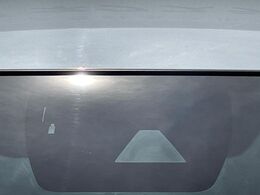 【i-ACTIVESENSE】走行中に前方の車両等を認識し、衝突しそうな時は警報とブレーキで衝突回避と被害軽減をアシスト。より安全にドライブをお楽しみいただけます。