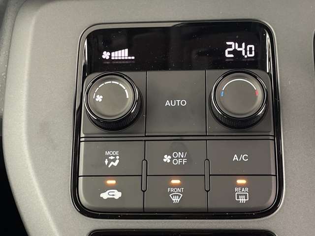 【運転席操作部】『運転席周辺の装備』の画像になります。快適なドライブを楽しむための機能が装備されています！運転席から触れるので使いやすいです！
