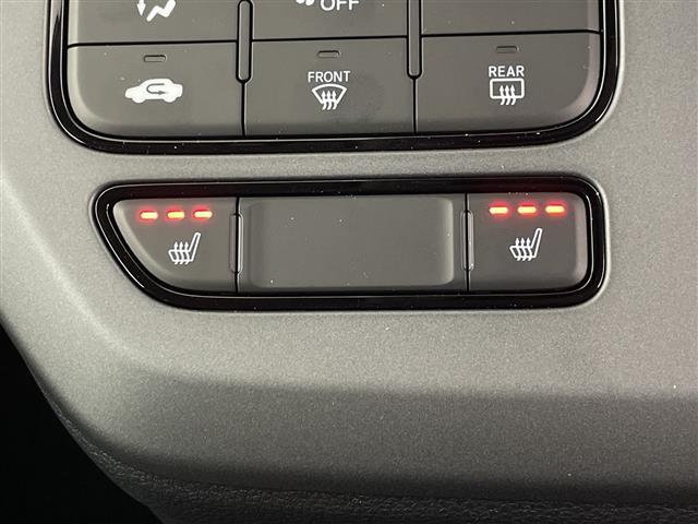 【運転席操作部】『運転席周辺の装備』の画像になります。快適なドライブを楽しむための機能が装備されています！運転席から触れるので使いやすいです！