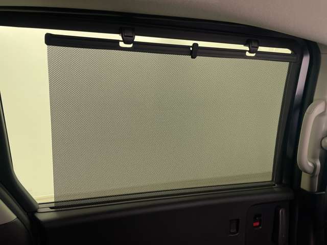 【後部座席操作部】『後部座席周辺の装備』の画像になります。写真の内容に関してご不明点、ご質問等がございましたらお気軽にガリバー店舗までお問い合わせください。