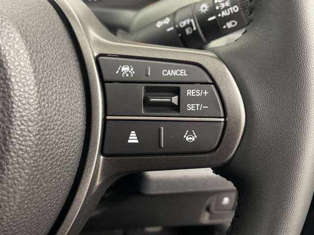 【運転席操作部】『運転席周辺の装備』の画像になります。快適なドライブを楽しむための機能が装備されています！運転席から触れるので使いやすいです！