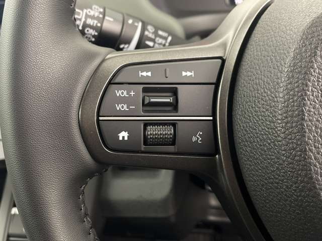 【運転席操作部】『運転席周辺の装備』の画像になります。快適なドライブを楽しむための機能が装備されています！運転席から触れるので使いやすいです！