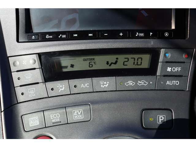 オートエアコン標準装備　自動で温度調整してくれるから無駄な操作も必要なし☆