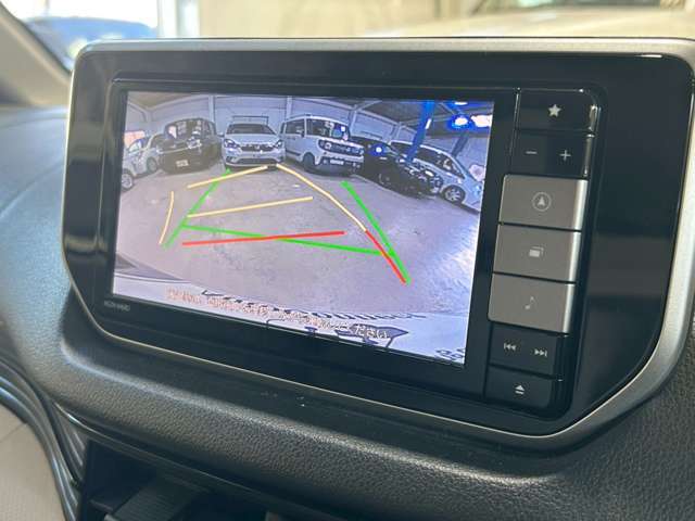 バックカメラで駐車も安心です♪