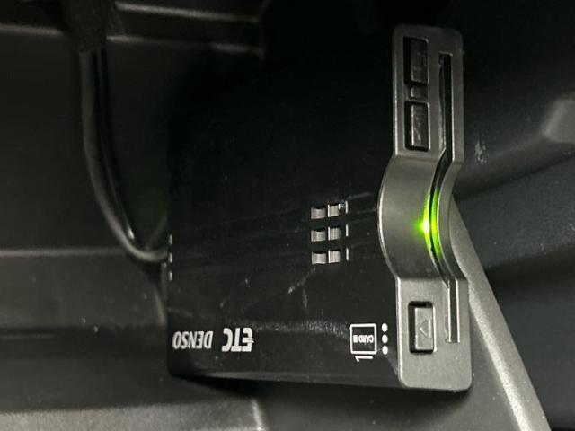 WECARSの展示場では実際に見て、触ってお車をお選びいただけます！知識の豊富な営業スタッフが様々なカーライフをご提案いたします！