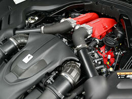 V8ツインターボエンジンを搭載。ターボならではのパワーを楽しめる反面、扱いやすさもあるエンジンです。