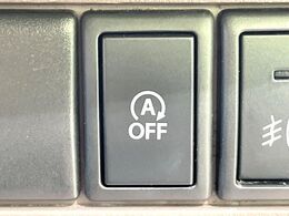 【アイドリングストップ】赤信号や渋滞で停車した際にエンジンを停止し、無駄な燃料の消費を抑えます。燃費向上や環境保護につなげる機能♪エンジンはブレーキを離せば再始動します。