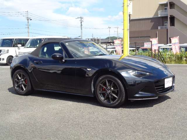 自社工場完備しており納車時の整備点検はもちろんアフターサービスや車検も安心してお任せ下さい。