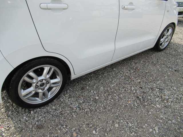 RACING GEAR製 STREET RIDE 車高調を取付し車検対応レベルで調整しました。アルミは社外の15インチに変更！アルミの状態も非常に良く、足元もお洒落に決まってます！乗り心地も悪くありません！！