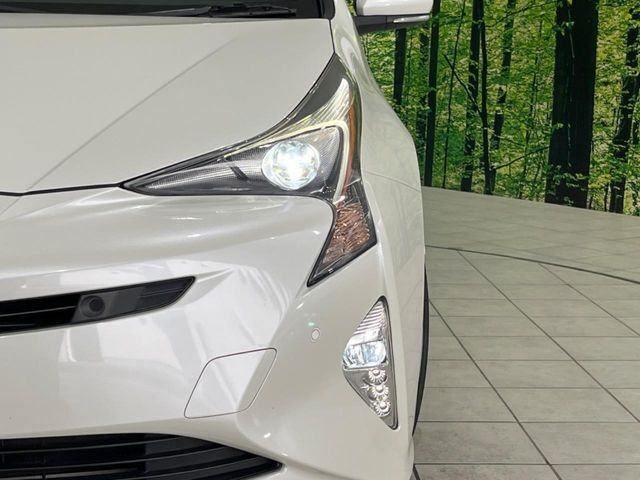 【LEDヘッドライト】悪天候や夜間走行時も良好な視界を確保し安心して運転できる高輝度LEDヘッドライトを装備！点灯速度が早く、消費電力も抑えられています。