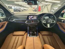 純正メーカーナビ。フルセグ、ブルートゥースお楽しみいただけます。