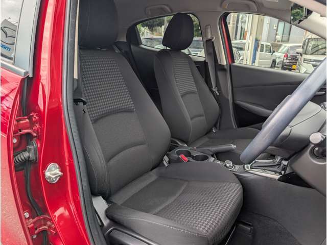 運転席開口部になります。乗りやすいです。