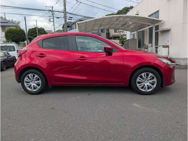 お車の側面の写真です。