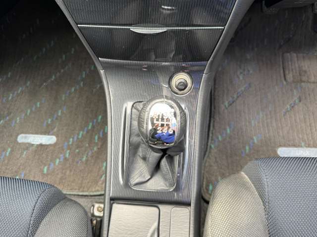 【6速マニュアル】希少なマニュアル車となります。