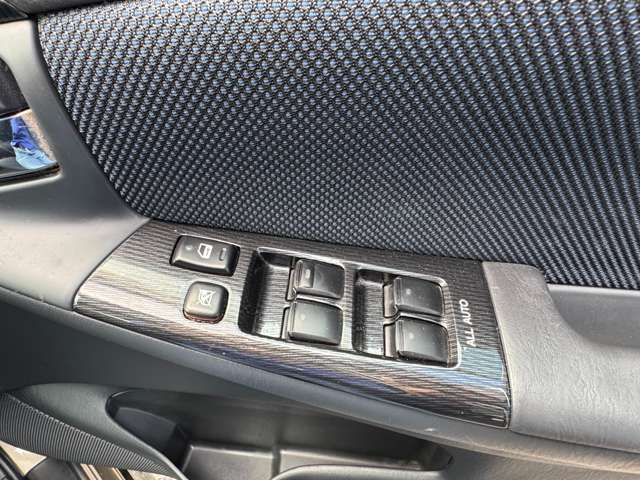 【パワーウインドウ】パワーウインドウも全座席付いております。