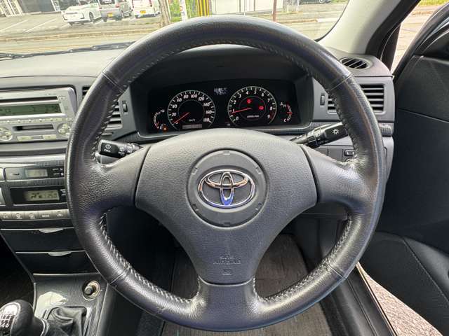 【純正ステアリング】大きなスレやグリップのズレなどはありません。