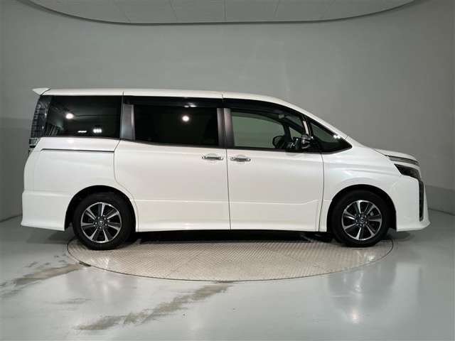 「こんな車屋さんがあるんだ！」、「おもしろい！」と感じていただけましたら、私どもも大変うれしく思います。ご来店のご感想、お待ちしております。