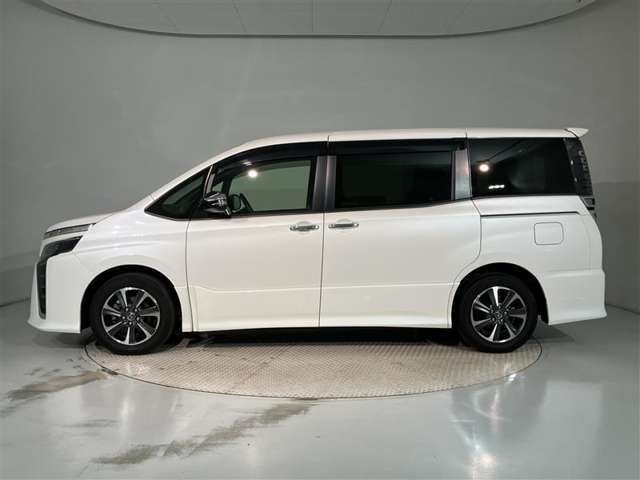 ご購入して頂いた車両は、ご納車前に、しっかり点検・整備してからの、ご納車になります。点検箇所は、エンジンオイル交換・ワイパーゴム・ブレーキ点検・調整・その他を確認のうえ、ご納車いたします。
