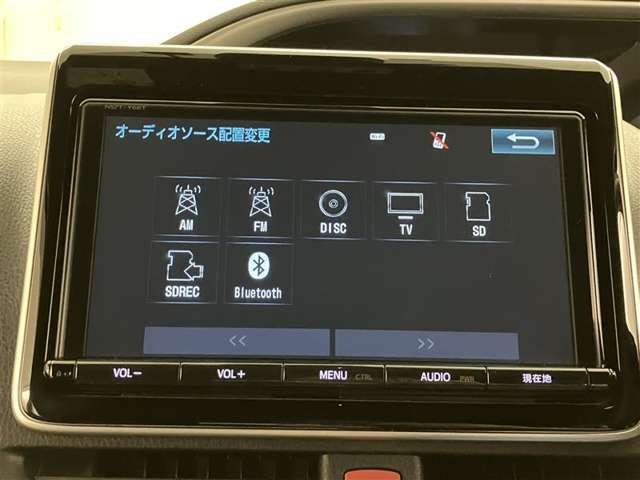 いまや必須装備「ナビゲーション」搭載！知らない場所にスイスイッとドライブ。もう、これなしではハンドルを握れませんね！でも運転中の操作は危険ですのでご注意ですね☆
