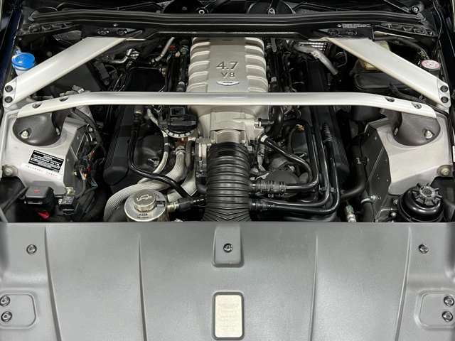 4.7リッターV8DOHC32バルブエンジンは前期ロットの出力から12％アップ・トルクが15％アップまで発展！911GT3と肩を並べる馬力◎