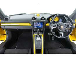 自然吸気4.0Lフラット6が響かせる音色が、走りの喜びを全身に伝えてくれます。