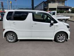 お車の車検・オイル交換・修理・鈑金塗装・ガラス修理・デントリペア・ボディコーティングなども幅広く対応しております。その際は無料で代車を貸し出し致します。車の事は何でもお任せください！