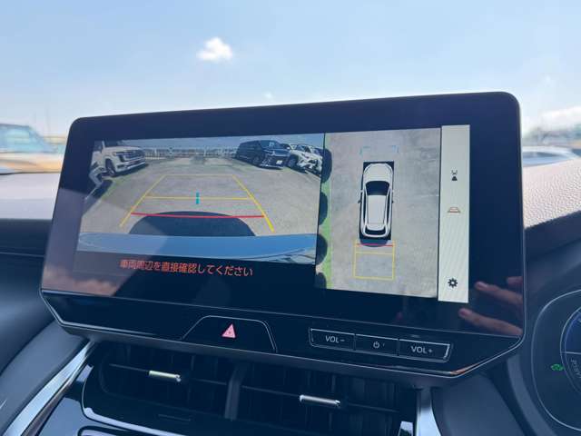 『パノラミックビューモニター』360度カメラも装着されております！車内のスイッチで切り替え可能です！リバース時には、自動でバックカメラと併用で映し出されますので、全周囲を確認しながら後退可能です！！！