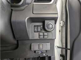 スマートキーを携帯していればキーを取り出さずにドアを施錠＆解錠。クルマの始動も可能です。