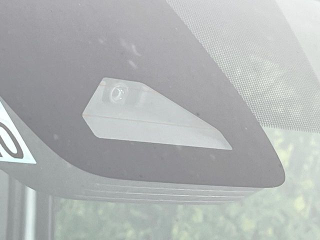 【トヨタセーフティセンス】走行中に前方の車両等を認識し、衝突しそうな時は警報とブレーキで衝突回避と被害軽減をアシスト。より安全にドライブをお楽しみいただけます。