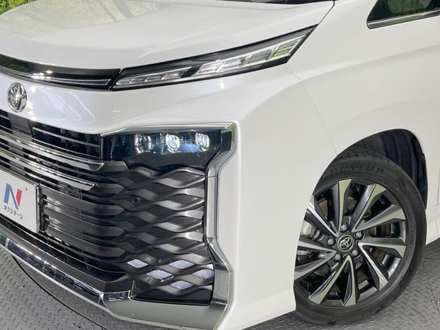 【LEDヘッドライト】悪天候や夜間走行時も良好な視界を確保し安心して運転できる高輝度LEDヘッドライトを装備！点灯速度が早く、消費電力も抑えられています。