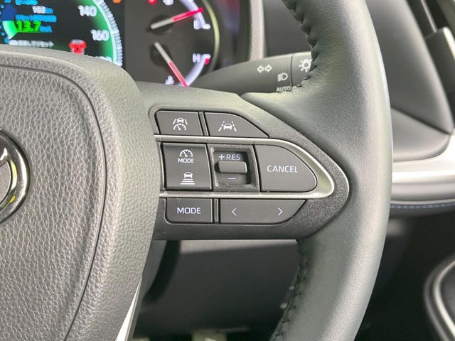 【レーダークルーズコントロール】高速道路での長距離走行が楽に！！自動で速度を保つクルーズコントロールが、衝突軽減システムと連携し、前方の車両を感知して車間を保つように速度調節してくれます！！
