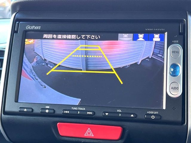 【バックカメラ】駐車時に後方がリアルタイム映像で確認できます。大型商業施設や立体駐車場での駐車時や、夜間のバック時に大活躍！運転スキルに関わらず、今や必須となった装備のひとつです！
