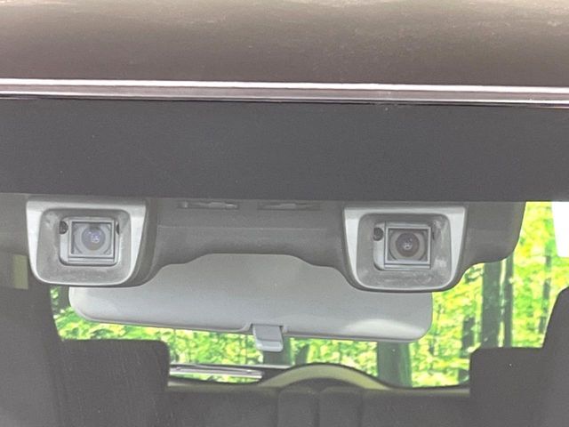 【三菱e-Assist】走行中に前方の車両等を認識し、衝突しそうな時は警報とブレーキで衝突回避と被害軽減をアシスト。より安全にドライブをお楽しみいただけます。