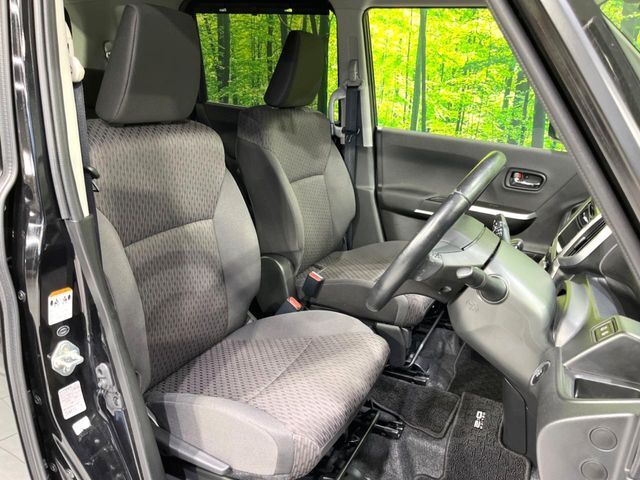 運転席シート廻りは使用感も少なく、良好な状態となっています。丁寧に使われていたことがよくわかりますね。