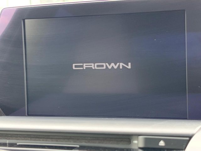 【メーカー純正ナビ】インテリアに溶け込むスタイリッシュな「専用設計」メーカーナビを装備♪視認性や操作性など基本性能にも優れ、より上質なカーライフをお楽しみいただけます。