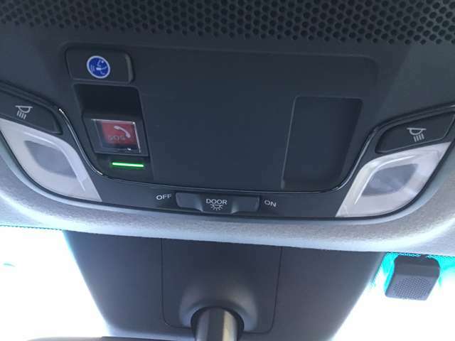 ホンダコネクト用緊急連絡先ボタン＆トラブルサポートボタン。